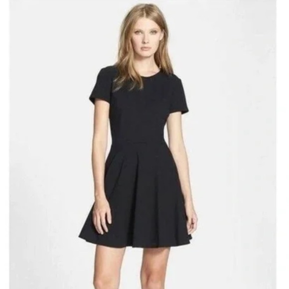 Elegant Black Cap Sleeve Dress - Picture 2 of 15